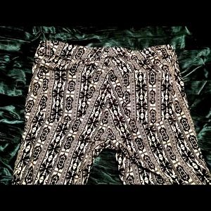 BUNDLE ITEM ONLY Forever 21 Plus Size B&W Geo Print Skinny Jeans